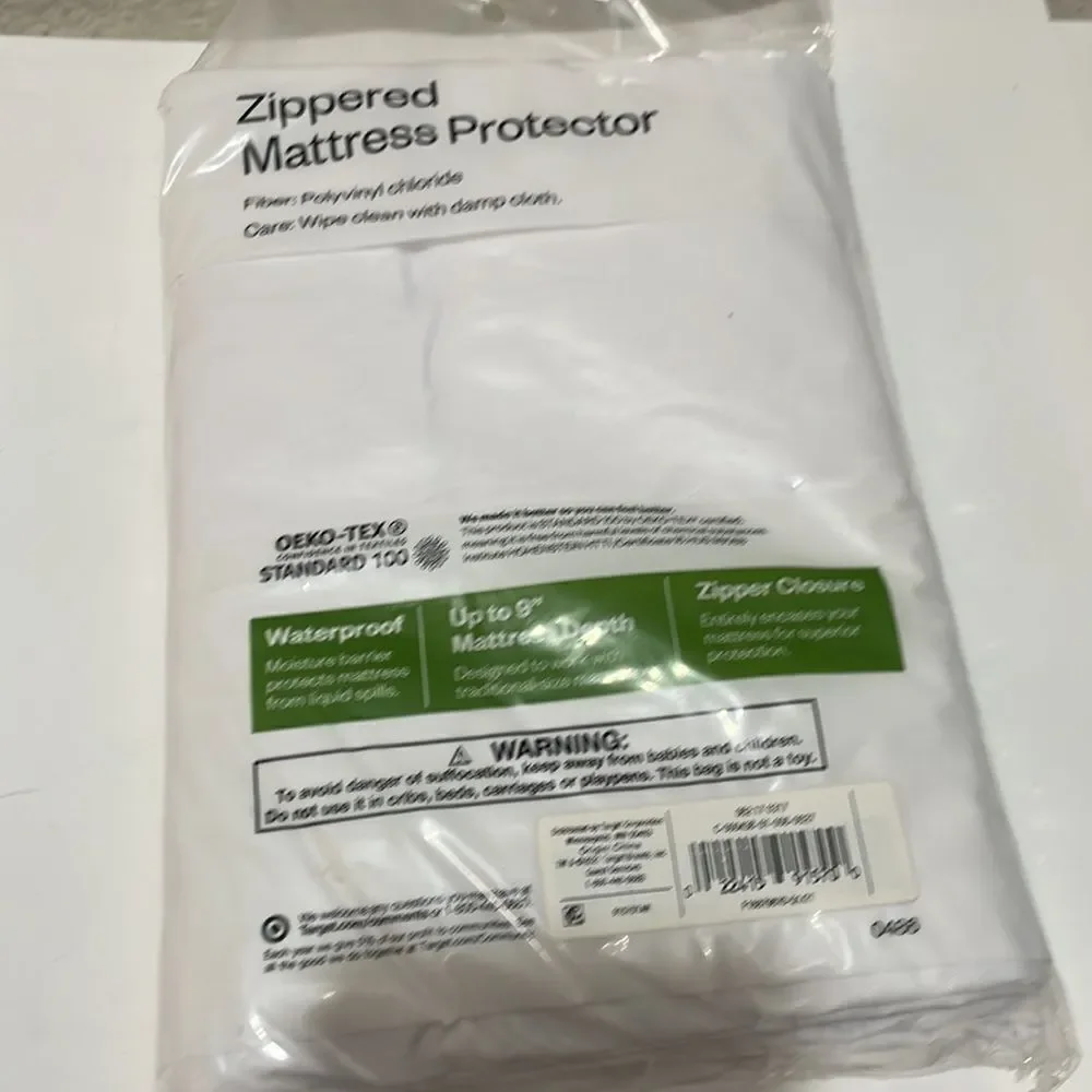 Room Essentials Zippered twin Sz Mattress Protector Waterproof White